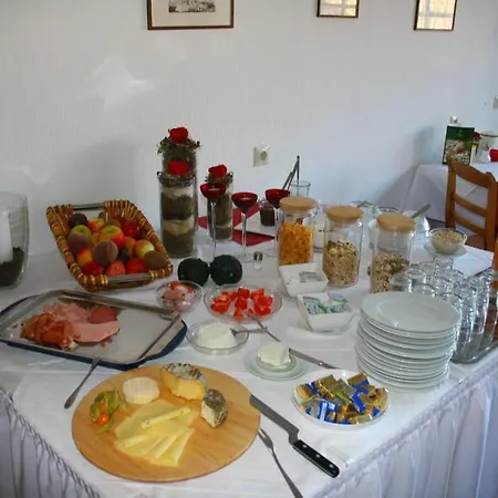 Gaestehaus Trahasch Im Adelshof 3*